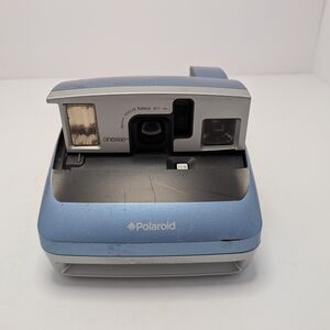 Vintage One 600 Film 100mm Focus Range Instant Camera Blue Fold Up NOT TESTED